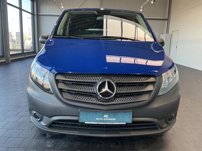 Gebraucht Mercedes Vito 163 PS (119 kW) 2022 Blau Van