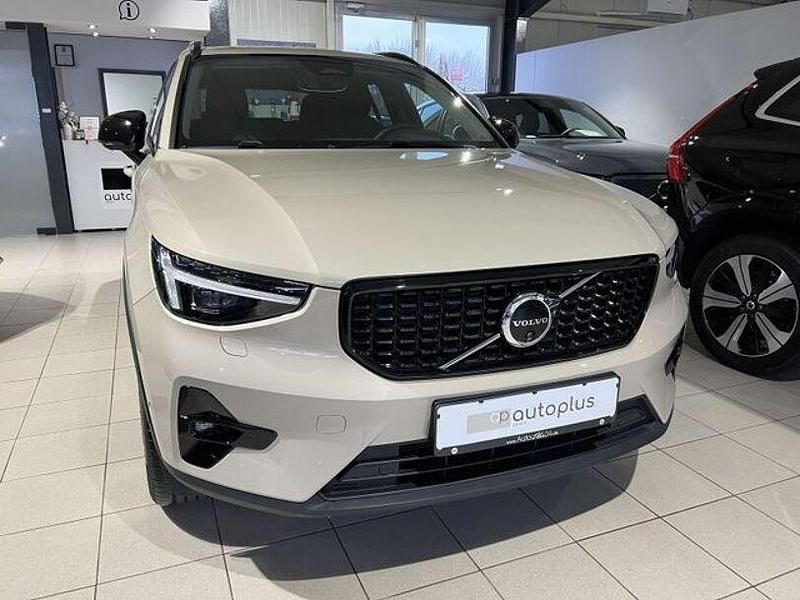 Gebraucht Volvo XC40 Plus 163 PS (119 kW) 2024 Sand dune SUV