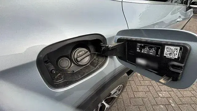 Gebraucht Mercedes GLC300e 313 PS (230 kW) 2024 Silber SUV