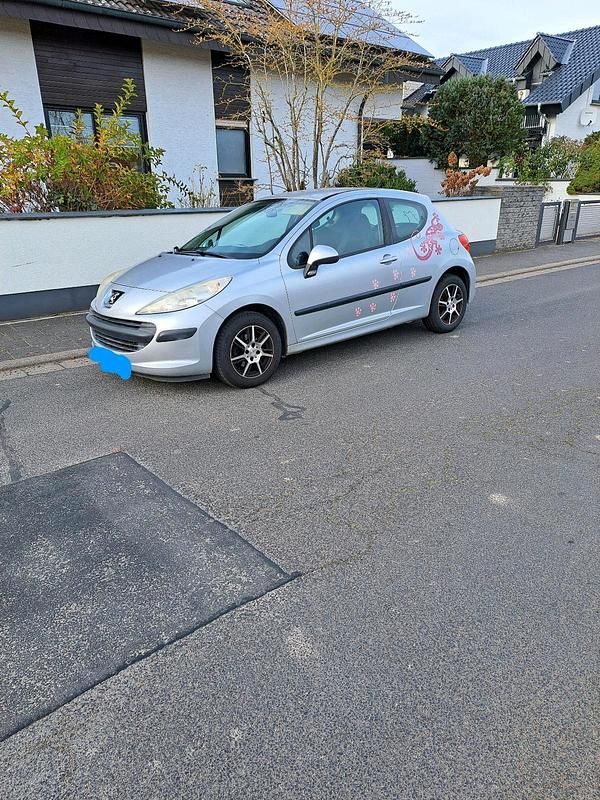 Silber Gebraucht 2007 Peugeot 207 Coupé | 1.299 € (Fairer Preis) - Bild 1/4