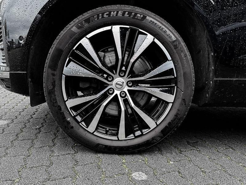 Gebraucht Volvo XC60 Plus 398 PS (292 kW) 2022 Onyx black / metallic SUV