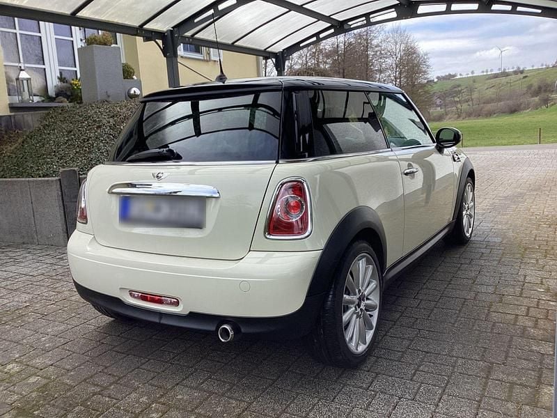 Gebraucht Mini Cooper D Chili 111 PS (81 kW) 2011 Weiß Kleinwagen