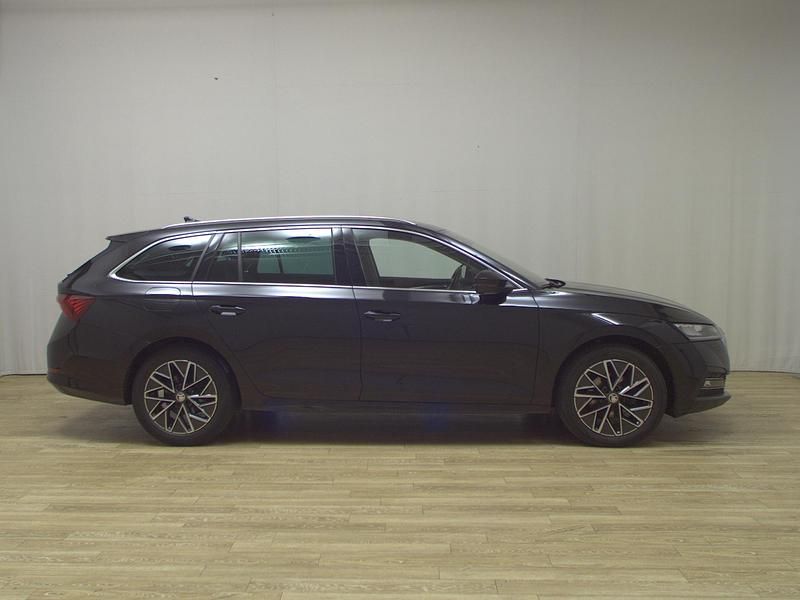 Second-hand Skoda Octavia Style 150 CP (110 kW) 2022 Negru Break