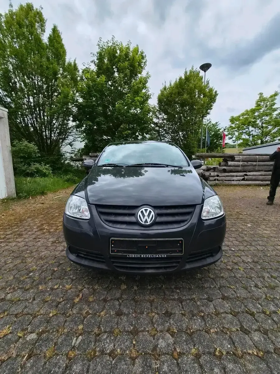 Gebraucht VW Fox 55 PS (40 kW) 2010 Schwarz Kleinwagen