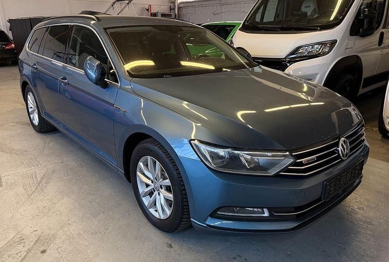 Gebraucht VW Passat Comfortline 150 PS (110 kW) 2015 Blau Kombi
