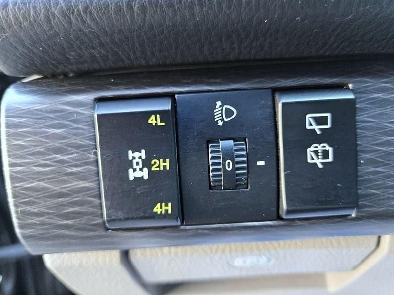 Gebraucht Ssangyong (KGM) Rodius 178 PS (130 kW) 2017 Schwarz Van / Kleinbus