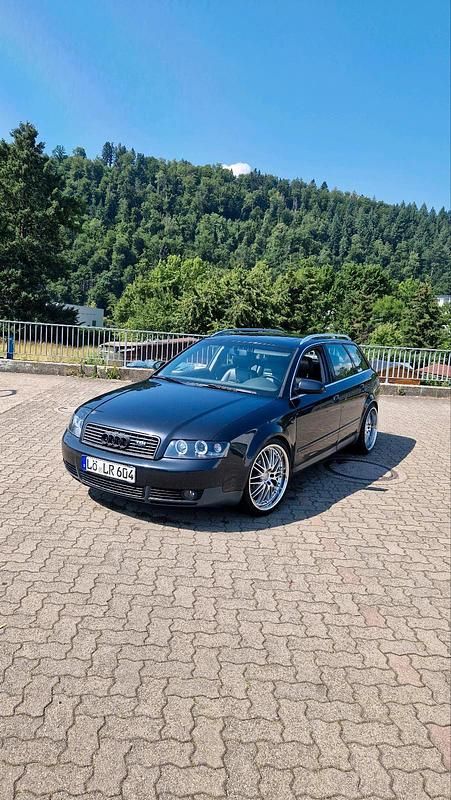 Schwarz Gebraucht 2002 Audi A4 Kombi | 4.700 € - Bild 1/4