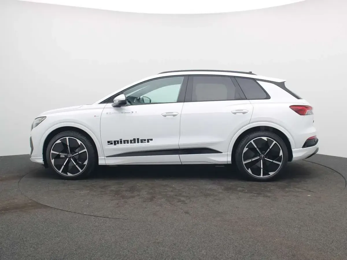 Gebraucht Audi Q4 e-tron S-Line 210 kW (286 PS) 2024 Gletscherweiß metallic SUV