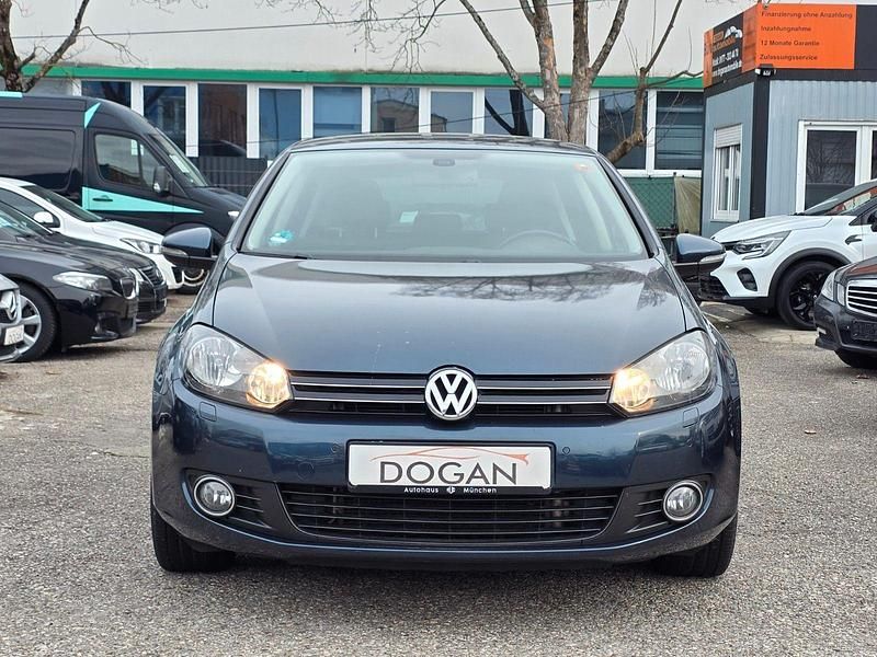 Gebraucht VW Golf VI Team 105 PS (77 kW) 2010 Blau Kleinwagen
