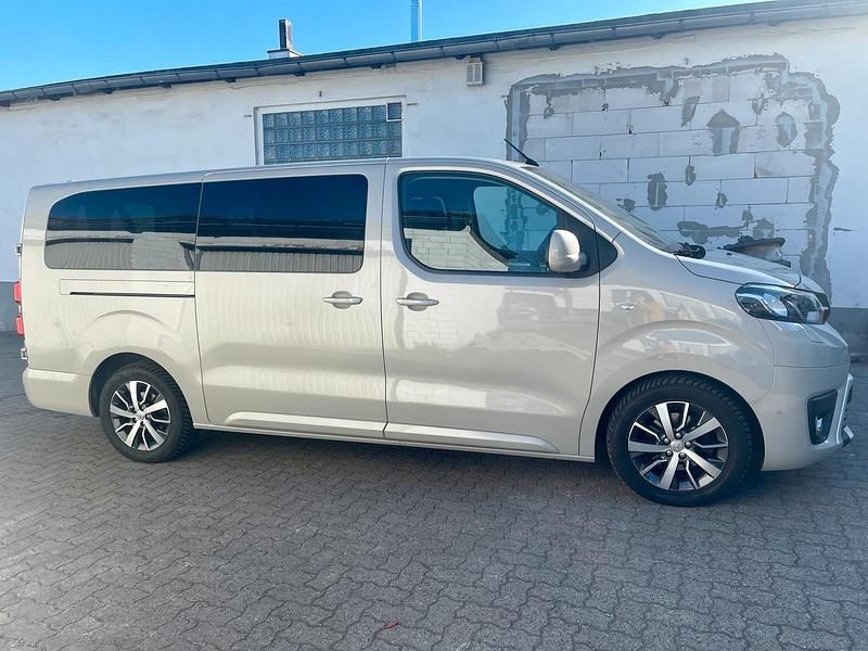Beige Gebraucht 2019 Toyota Proace Verso Comfort Kombi | 29.999 € (Superpreis) - Bild 1/4