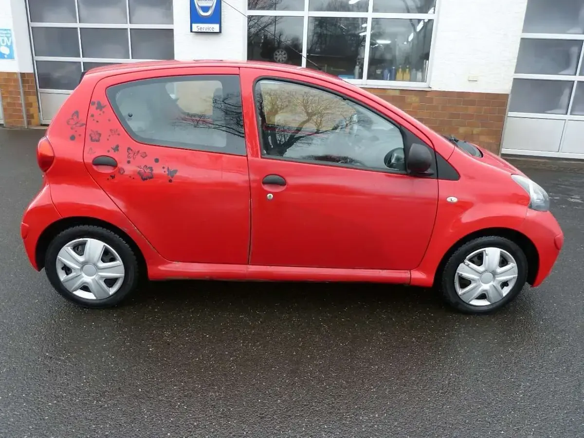 Gebraucht Toyota Aygo 68 PS (50 kW) 2008 Super red 5 Kleinwagen