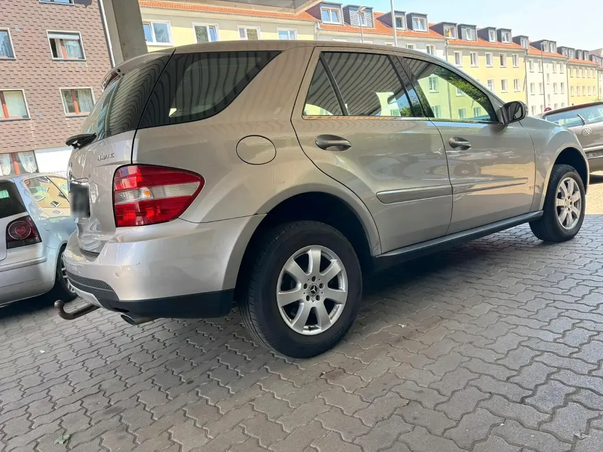 Gebraucht Mercedes ML280 190 PS (139 kW) 2007 Gold SUV