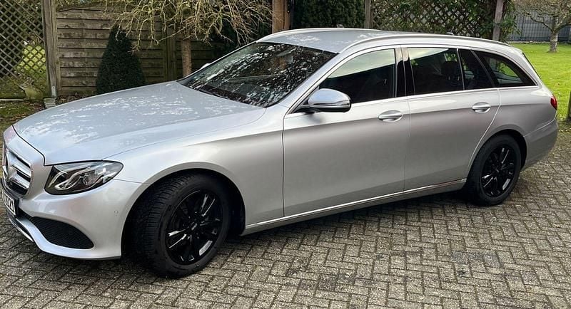 Gebraucht Mercedes E220 Avantgarde 194 PS (142 kW) 2017 Silber Kombi