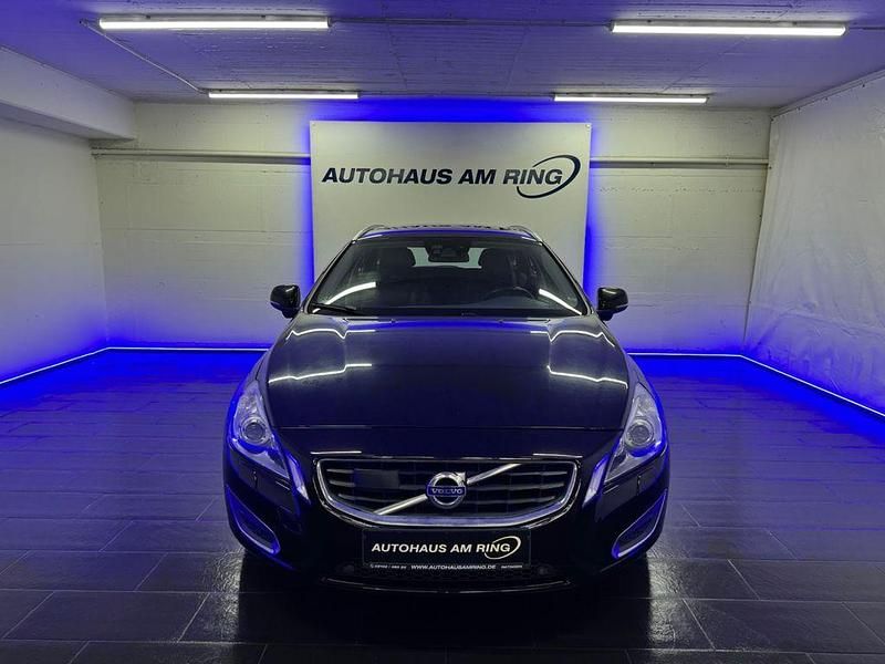 Schwarz Gebraucht 2011 Volvo V60 Summum Kombi | 12.299 € (Fairer Preis) - Bild 1/4