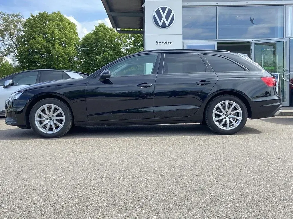 Gebraucht Audi A4 150 PS (110 kW) 2022 Mythosschwarz metallic Kombi