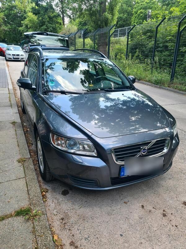 Grau Gebraucht 2008 Volvo V50 Kombi | 4.300 € - Bild 1/4