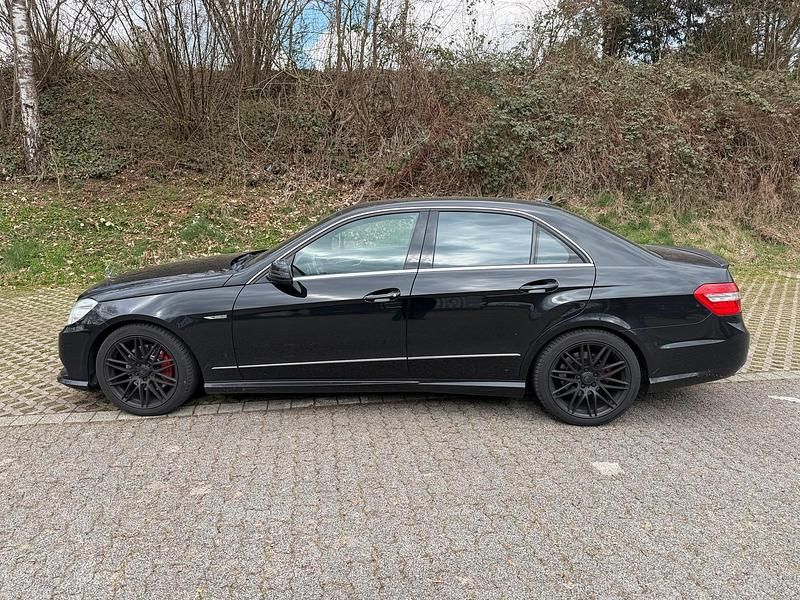 Second-hand Mercedes E250 204 CP (150 kW) 2012 Negru Berlinǎ