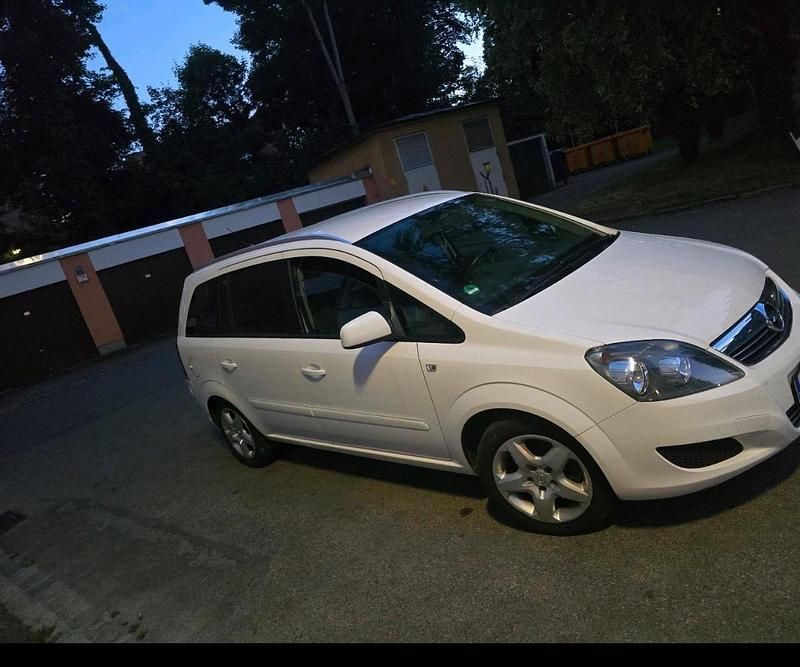 Weiß Gebraucht 2011 Opel Zafira Van / Kleinbus | 3.500 € (Fairer Preis) - Bild 1/1