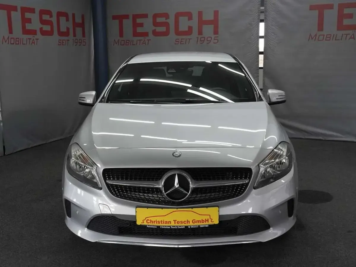 Gebraucht Mercedes A180 Style 122 PS (89 kW) 2016 Silber Limousine