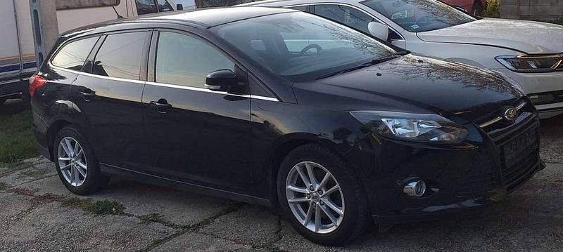 Schwarz Gebraucht 2012 Ford Focus Titanium Kombi | 4.375 € (Fairer Preis) - Bild 1/4