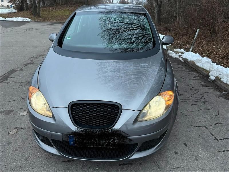 Grau Gebraucht 2005 Seat Altea Kombi | 1.600 € (Fairer Preis) - Bild 1/4