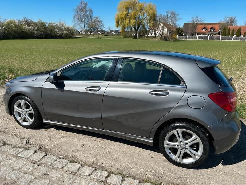Grau Gebraucht 2013 Mercedes A180 Kleinwagen | 13.000 € (Fairer Preis) - Bild 1/4