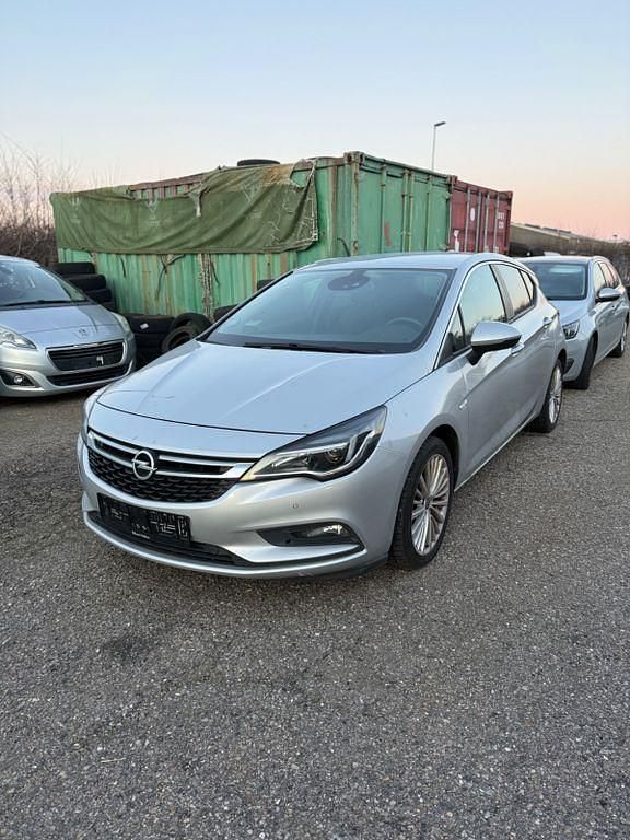 Gebraucht Opel Astra 101 PS (74 kW) 2016 Silber Limousine