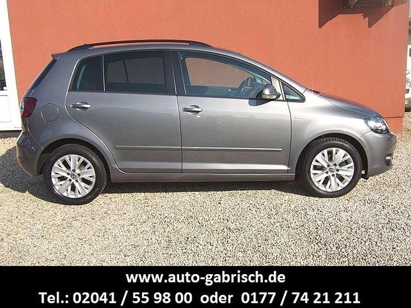 Gebraucht VW Golf VII Life 105 PS (77 kW) 2013 United grey metallic Kleinwagen