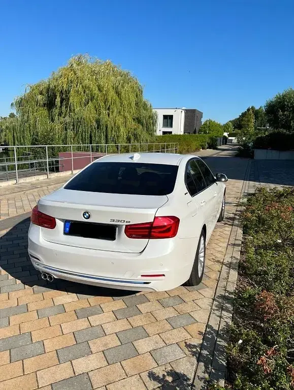 Gebraucht BMW 330e iPerformance 252 PS (185 kW) 2018 Weiß Limousine
