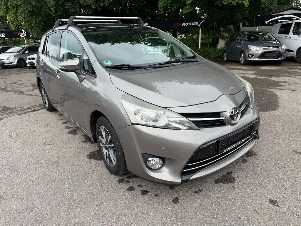 Gebraucht Toyota Verso Skyview Edition 111 PS (81 kW) 2014 Van / Kleinbus
