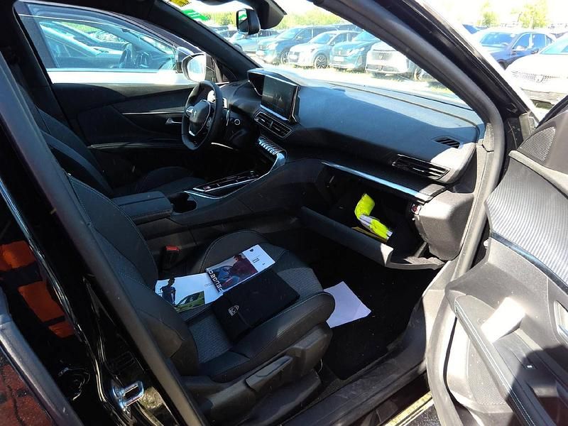 Gebraucht Peugeot 5008 Allure 136 PS (100 kW) 2024 Noir perla nera SUV