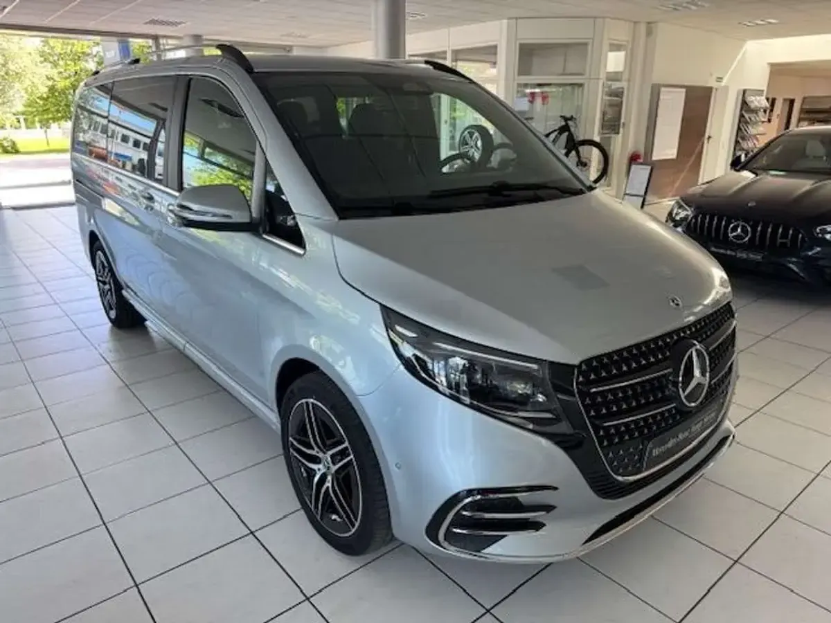 Gebraucht Mercedes V300 AMG 237 PS (174 kW) 2025 Hightechsilber Van / Kleinbus