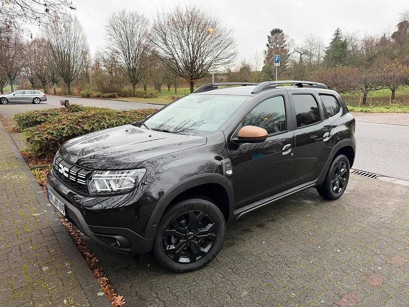 Schwarz Gebraucht 2023 Dacia Duster Extreme SUV | 20.990 € (Fairer Preis) - Bild 1/4