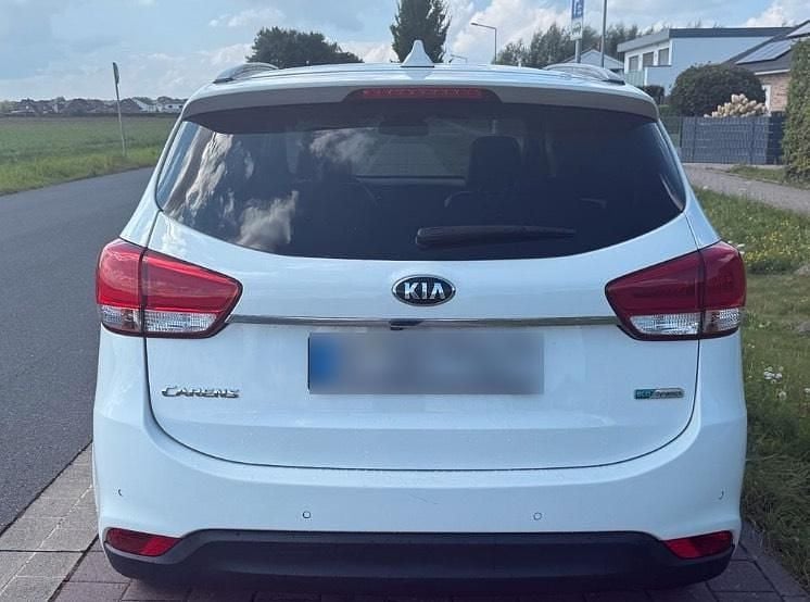 Gebraucht Kia Carens 141 PS (103 kW) 2016 Weiß Van / Kleinbus
