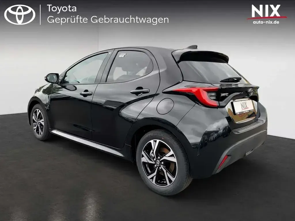 Neu Toyota Yaris 116 PS (85 kW) 2025 Schwarz Kleinwagen