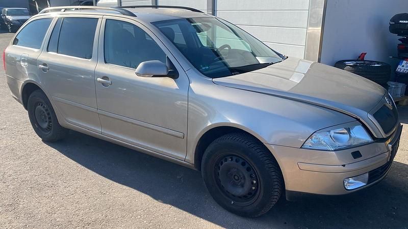 Gold Gebraucht 2005 Skoda Octavia Kombi | 1.000 € (Superpreis) - Bild 1/4
