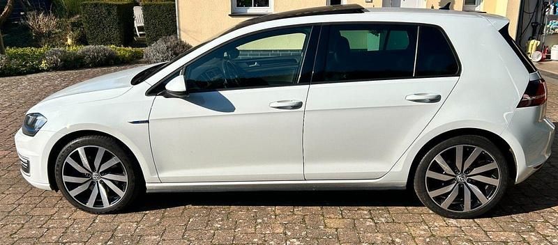 Gebraucht VW Golf VII GTE 204 PS (150 kW) 2015 Weiß Limousine