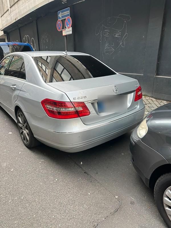 Gebraucht Mercedes E220 170 PS (125 kW) 2009 Silber Limousine