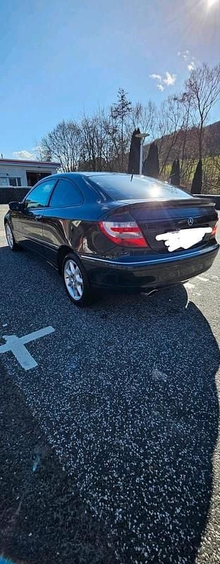 Gebraucht Mercedes C160 122 PS (89 kW) 2005 Schwarz Coupé