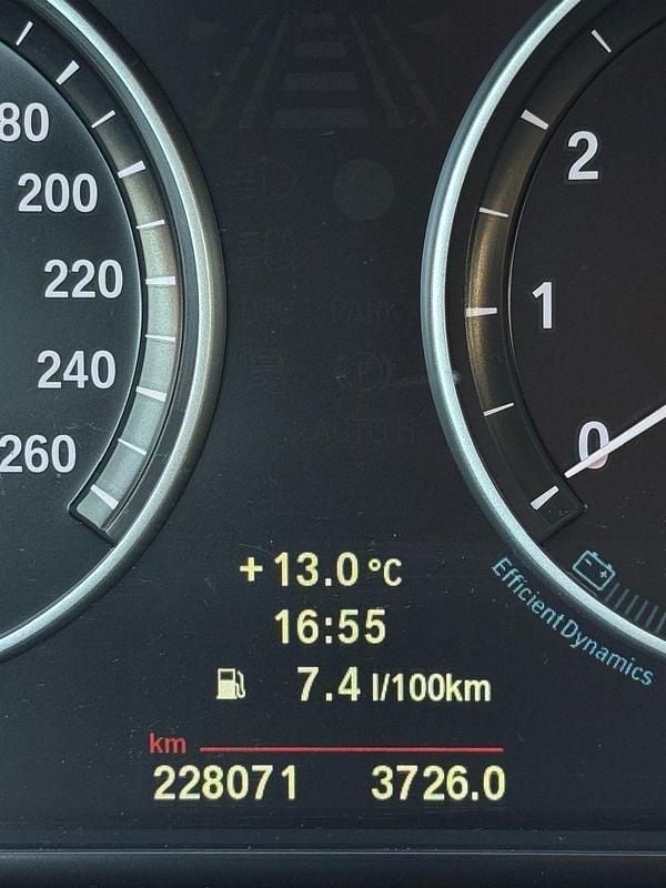 Gebraucht BMW 520 184 PS (135 kW) 2012 Beige Limousine