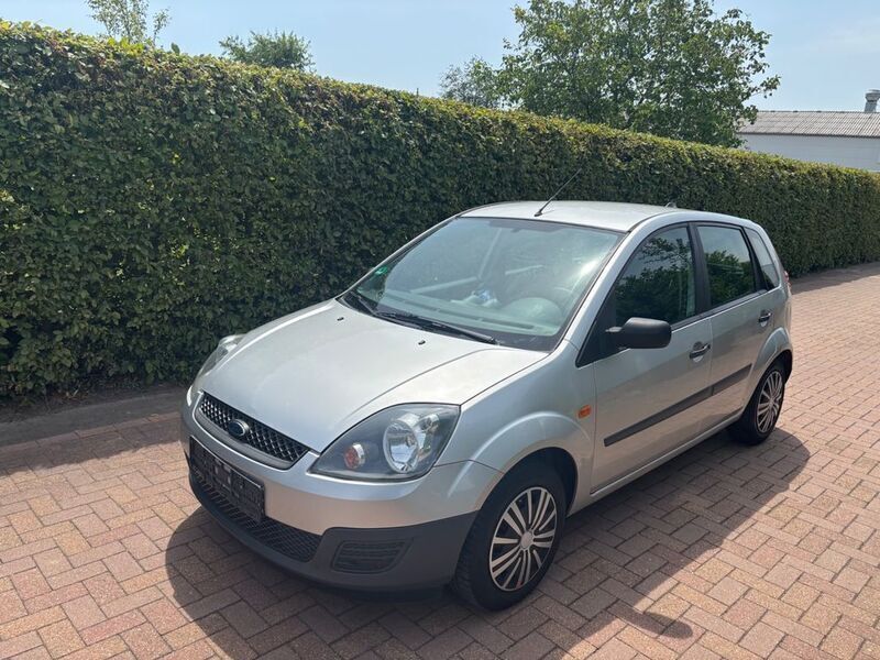 Silber Gebraucht 2007 Ford Fiesta Ambiente Kleinwagen | 2.999 € (Fairer Preis) - Bild 1/4