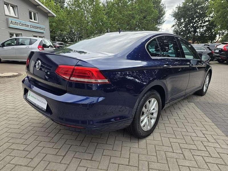 Gebraucht VW Passat Comfortline 150 PS (110 kW) 2018 Blau Limousine