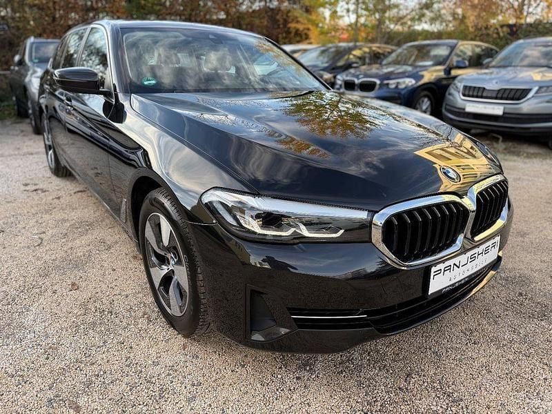 Saphirschwarz Gebraucht 2020 BMW 520 Kombi | 23.999 € (Guter Preis) - Bild 1/4