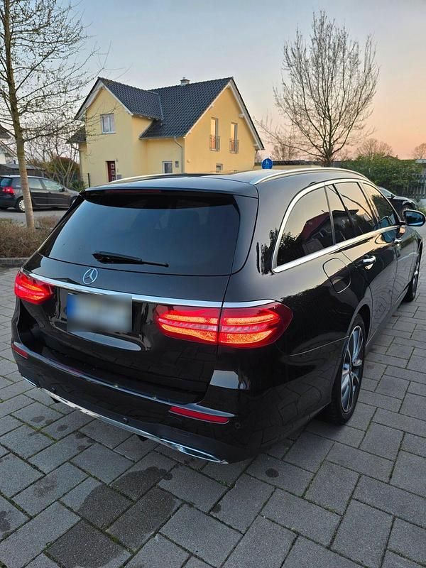 Gebraucht Mercedes E220 AMG 194 PS (142 kW) 2018 Schwarz Kombi