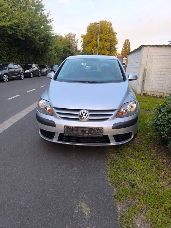 Silber Gebraucht 2005 VW Golf Plus Comfortline Van / Kleinbus | 3.550 € (Etwas zu teuer) - Bild 1/4