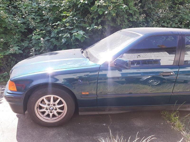 Gebraucht BMW 316 102 PS (75 kW) 1997 Grün Limousine