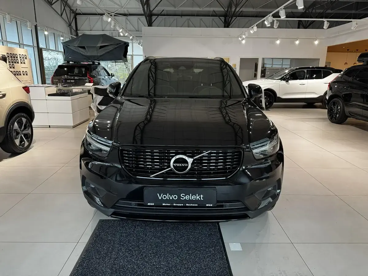 Gebraucht Volvo XC40 R-Design 155 PS (114 kW) 2020 Onyx black / metallic SUV
