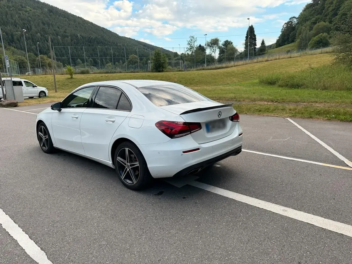 Gebraucht Mercedes A180 Progressive 116 PS (85 kW) 2020 Weiß Limousine