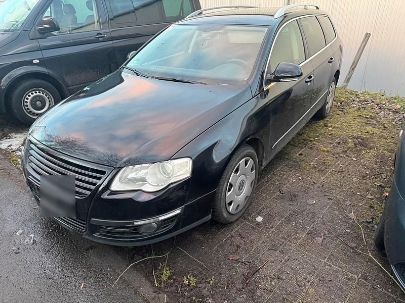 Schwarz Gebraucht 2009 VW Passat Highline Kombi | 1.900 € (Guter Preis) - Bild 1/4