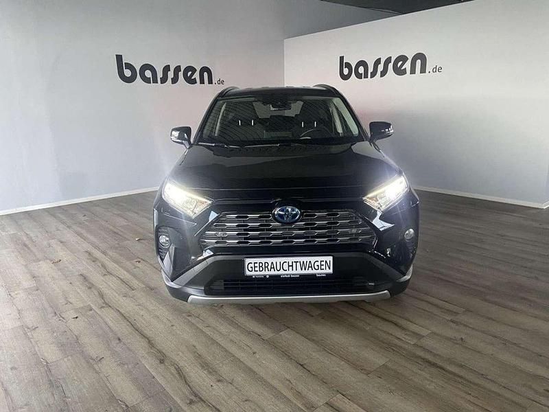 Tiefschwarz mica metallic Gebraucht 2020 Toyota RAV4 Hybrid Team SUV | 33.890 € (Teuer) - Bild 1/3